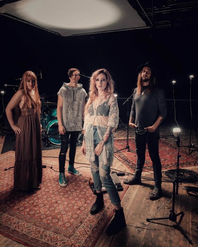 Imagem dos integrantes do Tvinna