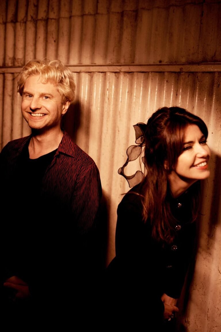 Imagem dos integrantes do Blood Red Shoes