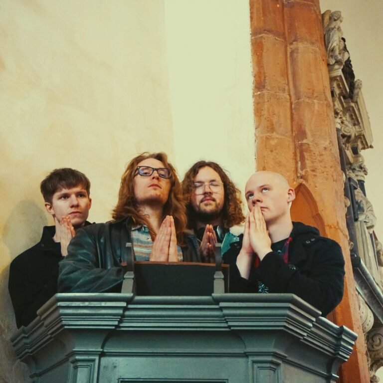 Imagem dos integrantes do Poppyshow