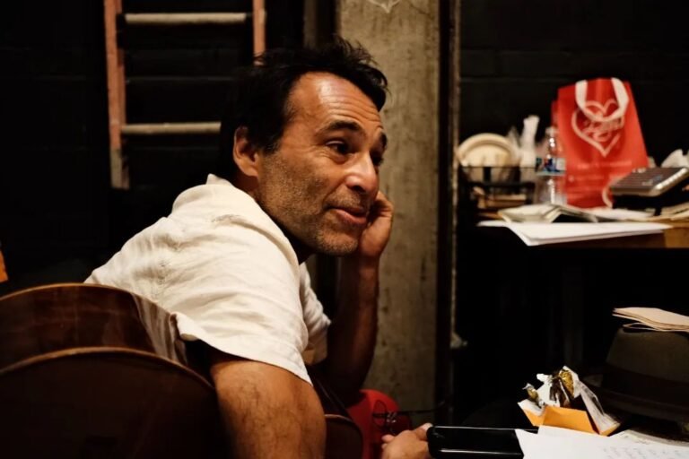 Imagem do cantor Rogê