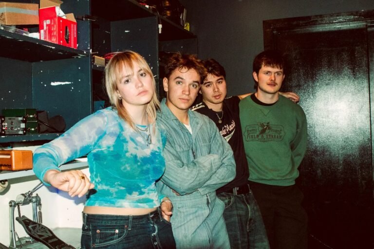 Imagem dos integrantes do Coast Arcade