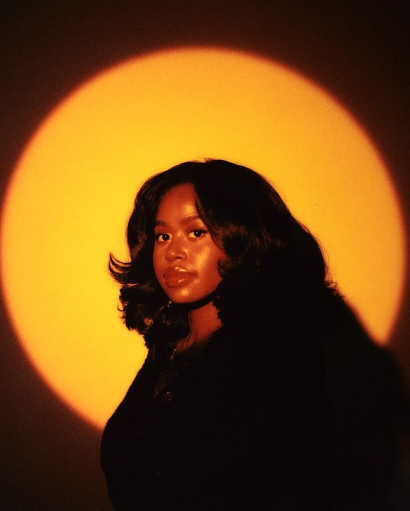 Imagem da cantora Momo Boyd.