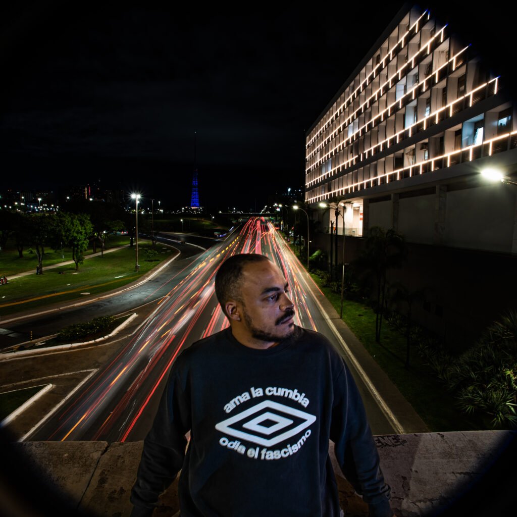 Imagem do vocalista Caiasso, do Kobracaio e Os Vida Cobra