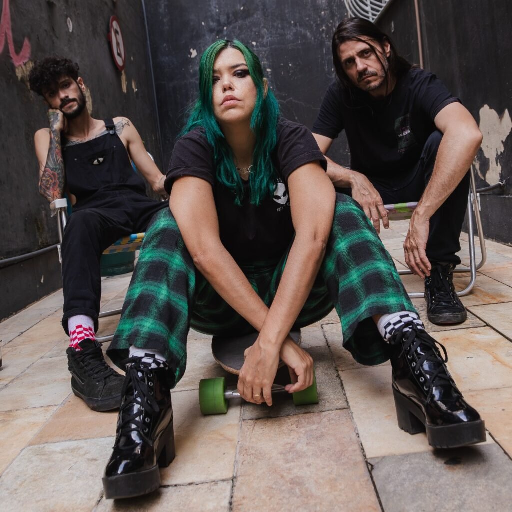 Imagem dos integrantes da banda Drenna